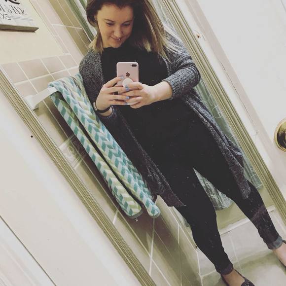 Meet your Posher, Cassandra - Picture 1 of 1